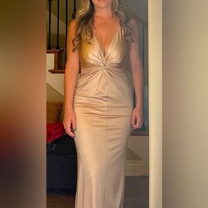 Built-In Shapewear Deep V-Neck Twisted Shine Maxi Dress × 1
Champagne / M